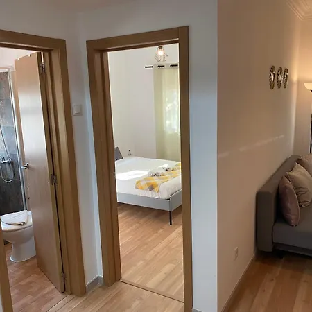 Almada Central Apartment *