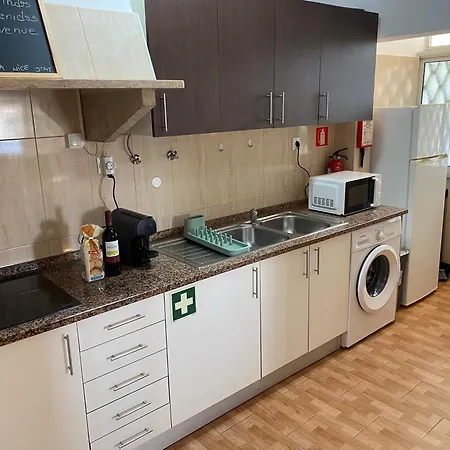 Almada Central Apartment *